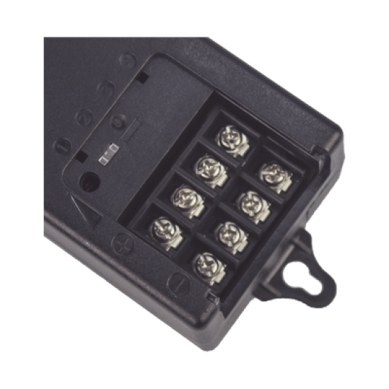Fuente de Alimentación de 12 Vcc @ 5A / 4 Cámaras / FILTRO DE RUIDO ESPECIAL PARA CAMARAS 4K / Fusible Reseteable Inter Construido PTC / Protección Contra Sobre-Tensiones y Contra Cortocircuito / Recomendado para cámaras 4K.
