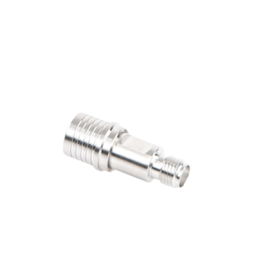 Adaptador en Línea de Bajo PIM, de Conector QMA (Quick Mate) Macho a SMA Hembra, Bronce Blanco/ Oro/ Teflón.