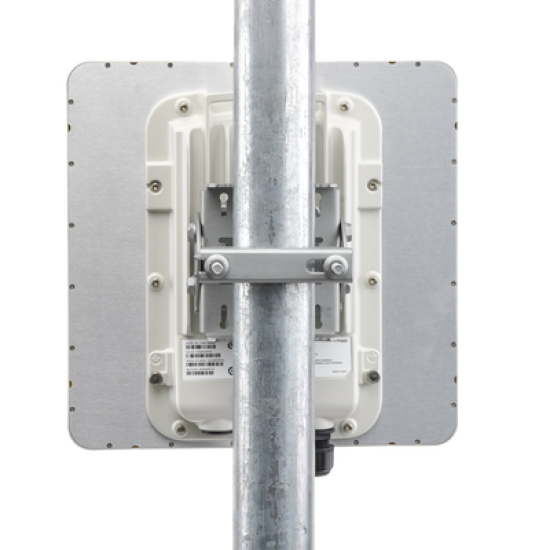 PTP-550  Hasta 1.36 GBps / 4910 - 6200 MHz / 802.11 AC Wave 2  MU-MIMO 4: 4x4 / BackHaul con Antena Integrada (Alta ganancia 23 dBi)   (C050055H016A)
