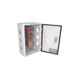 Barra de Unión y Distribución de Hilos Tierra Física con Gabinete de 1000 Amperes de Capacidad.