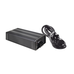 Cargador para Baterías de Plomo Ácido y Litio / 13.5A / 12V / Bancos de 55 a 180 Ah/ Con cable de alimentación 